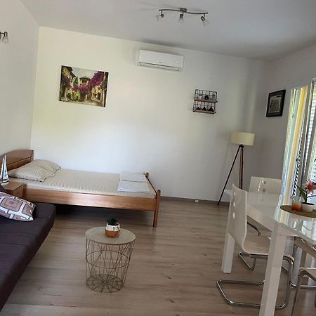 Apartament Apartman Iskra Bijela Zewnętrze zdjęcie