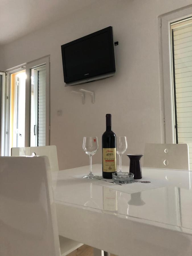Apartament Apartman Iskra Bijela Zewnętrze zdjęcie
