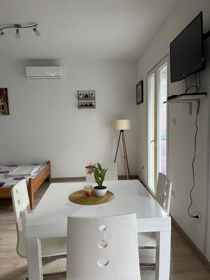 Apartament Apartman Iskra Bijela Zewnętrze zdjęcie