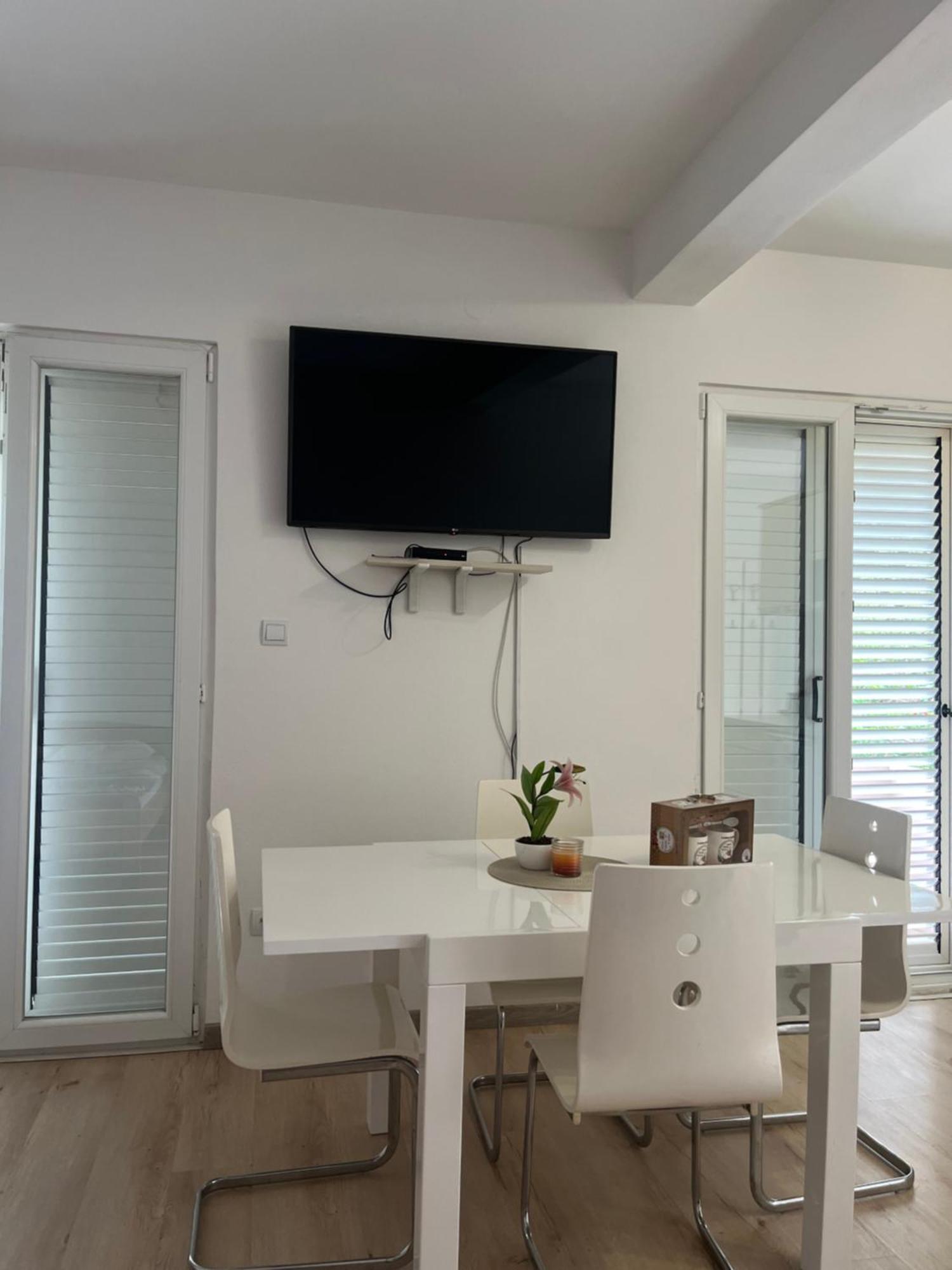 Apartament Apartman Iskra Bijela Zewnętrze zdjęcie