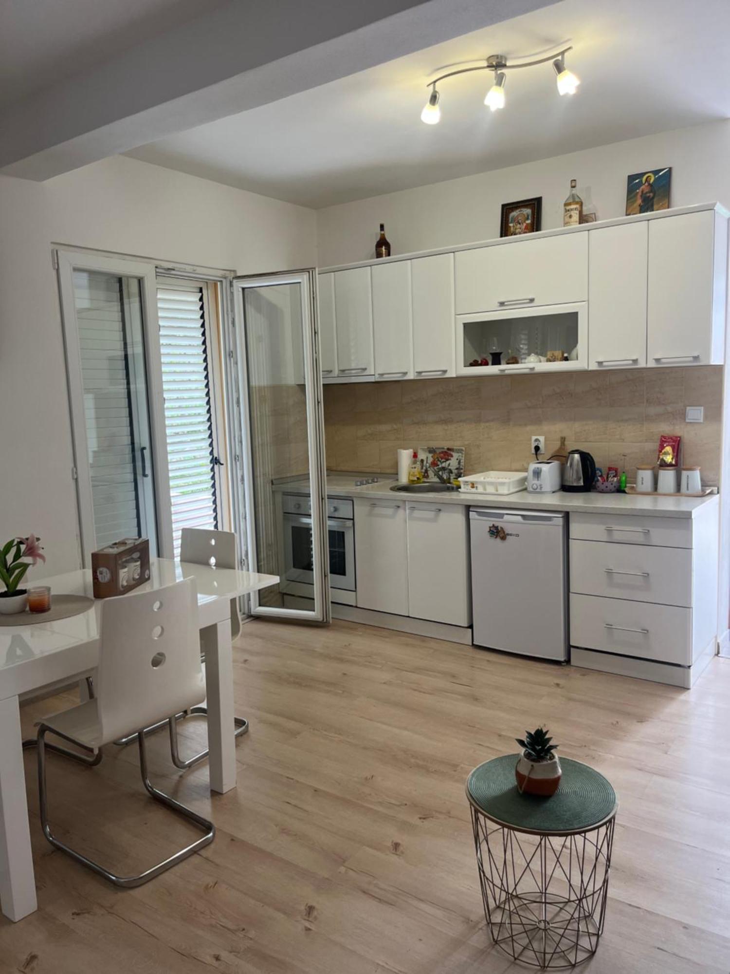 Apartament Apartman Iskra Bijela Zewnętrze zdjęcie