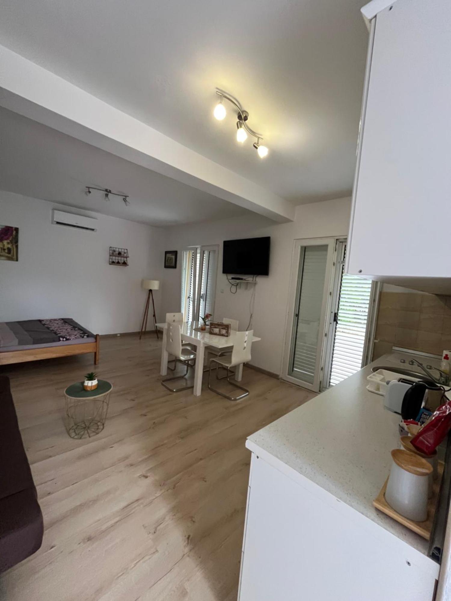 Apartament Apartman Iskra Bijela Zewnętrze zdjęcie
